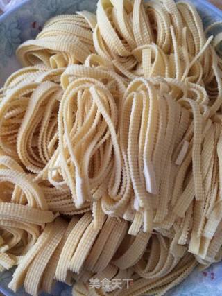 豆皮鸡胸肉的做法步骤：1