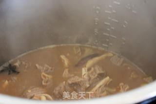 干锅牛腩的做法步骤：11