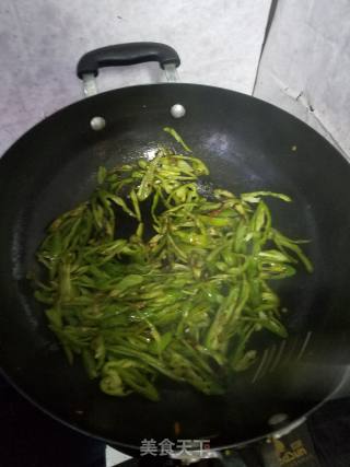 酱爆辣椒丝的做法步骤：3