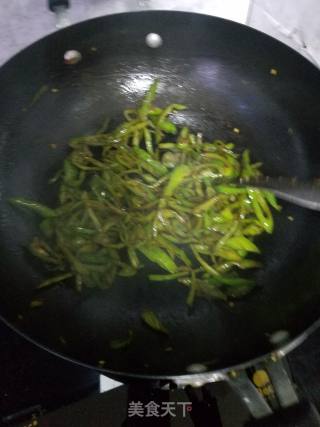 酱爆辣椒丝的做法步骤：4