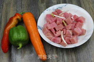 杂蔬三文鱼的做法步骤：1