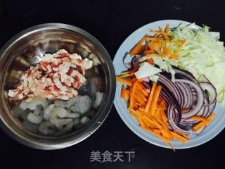 家常炒面条的做法步骤：1