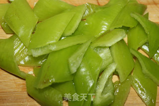青椒炒蘑菇土豆片的做法步骤：5