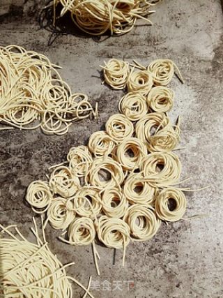 卷萌萌小绵羊～玩玩面条的做法步骤：1