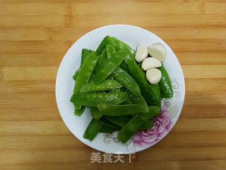 蒜蓉荷兰豆的做法步骤：1