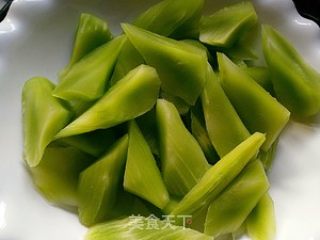 糖醋莴苣的做法步骤：1