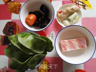 猫耳朵炒五花肉的做法步骤：1
