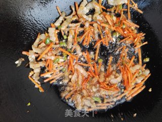 猫耳朵炒五花肉的做法步骤：10