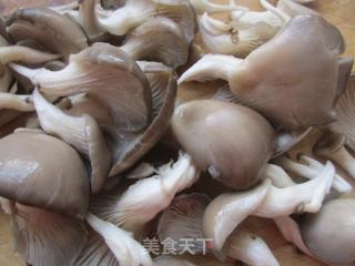 蘑菇盖面的做法步骤：2