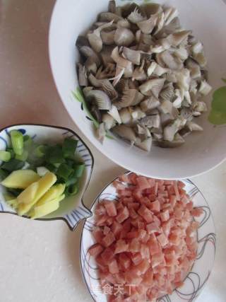 蘑菇盖面的做法步骤：3