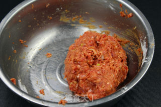 牛肉丸子萝卜丝汤的做法步骤：2