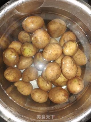 风味小土豆的做法步骤：1