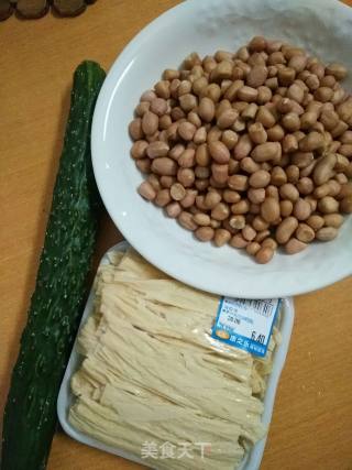炒花生的做法步骤：1