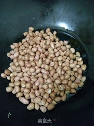 炒花生的做法步骤：3