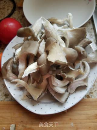 青蒜炒平菇的做法步骤：2