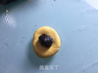豆沙南瓜饼的做法步骤：5