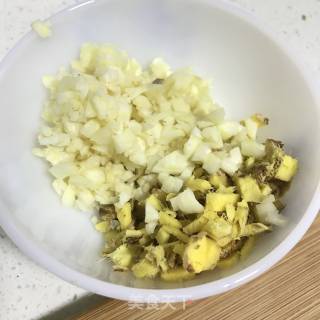 香辣田螺的做法步骤：2