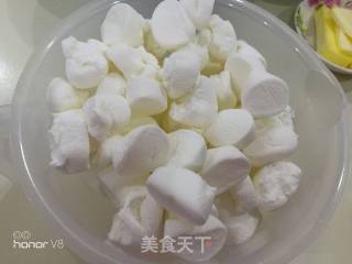 草莓干杏仁牛轧糖的做法步骤：2