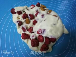 草莓干杏仁牛轧糖的做法步骤：11