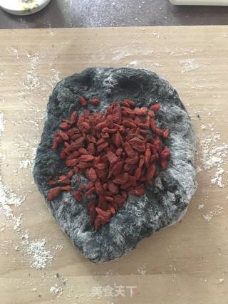 黑芝麻枸杞面包的做法步骤：4