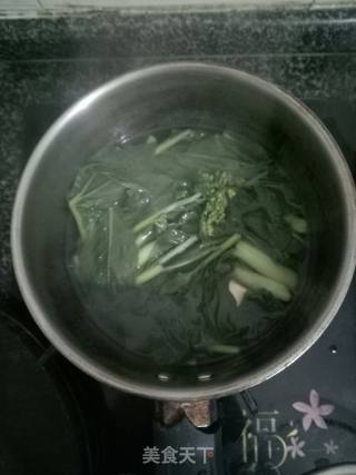 鸡蛋青菜面的做法步骤：2