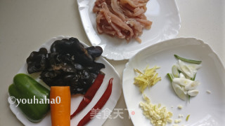 鱼香肉丝的做法步骤：1