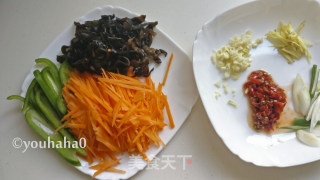 鱼香肉丝的做法步骤：4