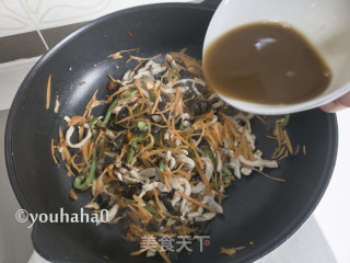 鱼香肉丝的做法步骤：9