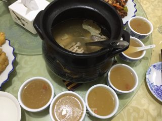 人参山黄鸡滋补益肾汤，怎么做最好吃！的做法步骤：4