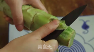 潮音潮人：鱼饼炒香菜骨的做法步骤：1