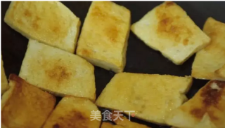 潮音潮人：鱼饼炒香菜骨的做法步骤：4