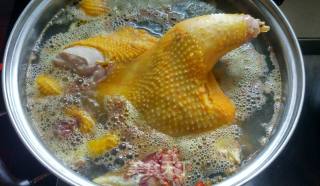 重庆乡宴凉菜——口水鸡(又叫凉拌鸡)的做法步骤：1