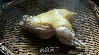重庆乡宴凉菜——口水鸡(又叫凉拌鸡)的做法步骤：2