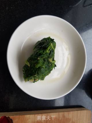 菠菜猪肉大馄饨的做法步骤：1
