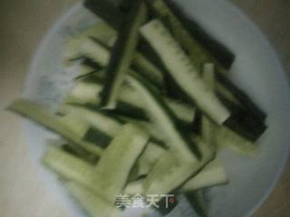 火腿肠炒黄瓜的做法步骤：2
