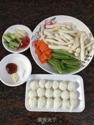 墨鱼胶炒时蔬的做法步骤：1