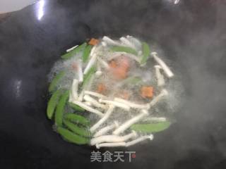 墨鱼胶炒时蔬的做法步骤：5