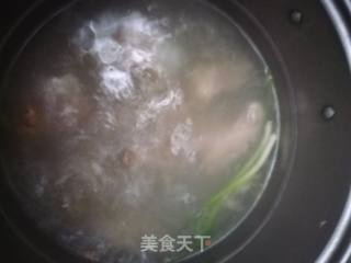 玉米肉骨汤的做法步骤：4