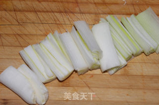葱烧海参的做法步骤：2