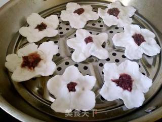 玫瑰酱梅花蒸饺的做法步骤：7