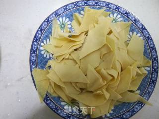 尖椒干豆腐的做法步骤：1
