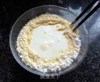 懒人餐—奶香玉米饼的做法步骤：2