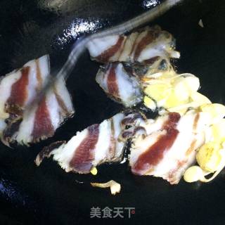 腊肉香炒蒜薹的做法步骤：4