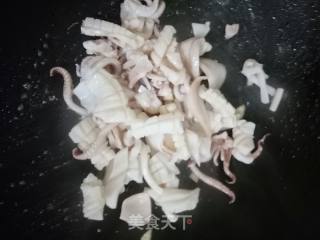 荷兰豆炒鱿鱼的做法步骤：4