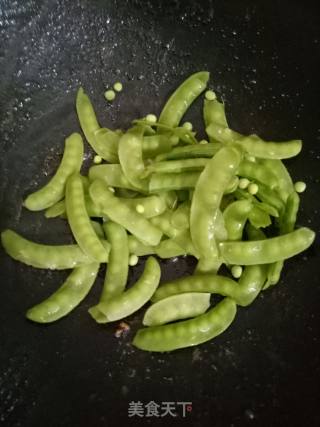 荷兰豆炒鱿鱼的做法步骤：6