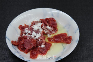 洋葱炒牛肉的做法步骤：1