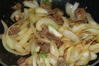 洋葱炒牛肉的做法步骤：9