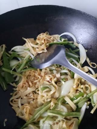 尖椒干豆腐的做法步骤：3