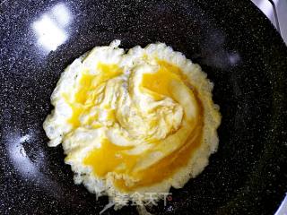 芹菜炒鸡蛋的做法步骤：4