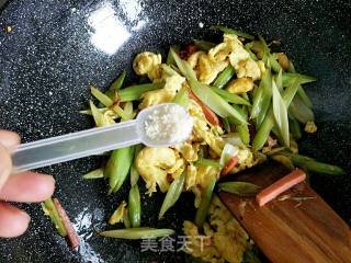 芹菜炒鸡蛋的做法步骤：10